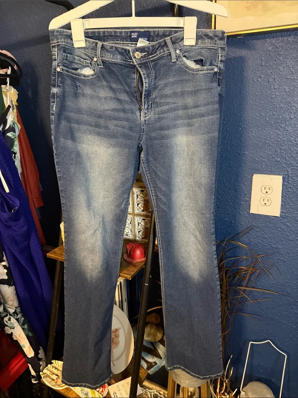 Straight Leg Women’s Jeans with Embellished Back Pockets - Blue
